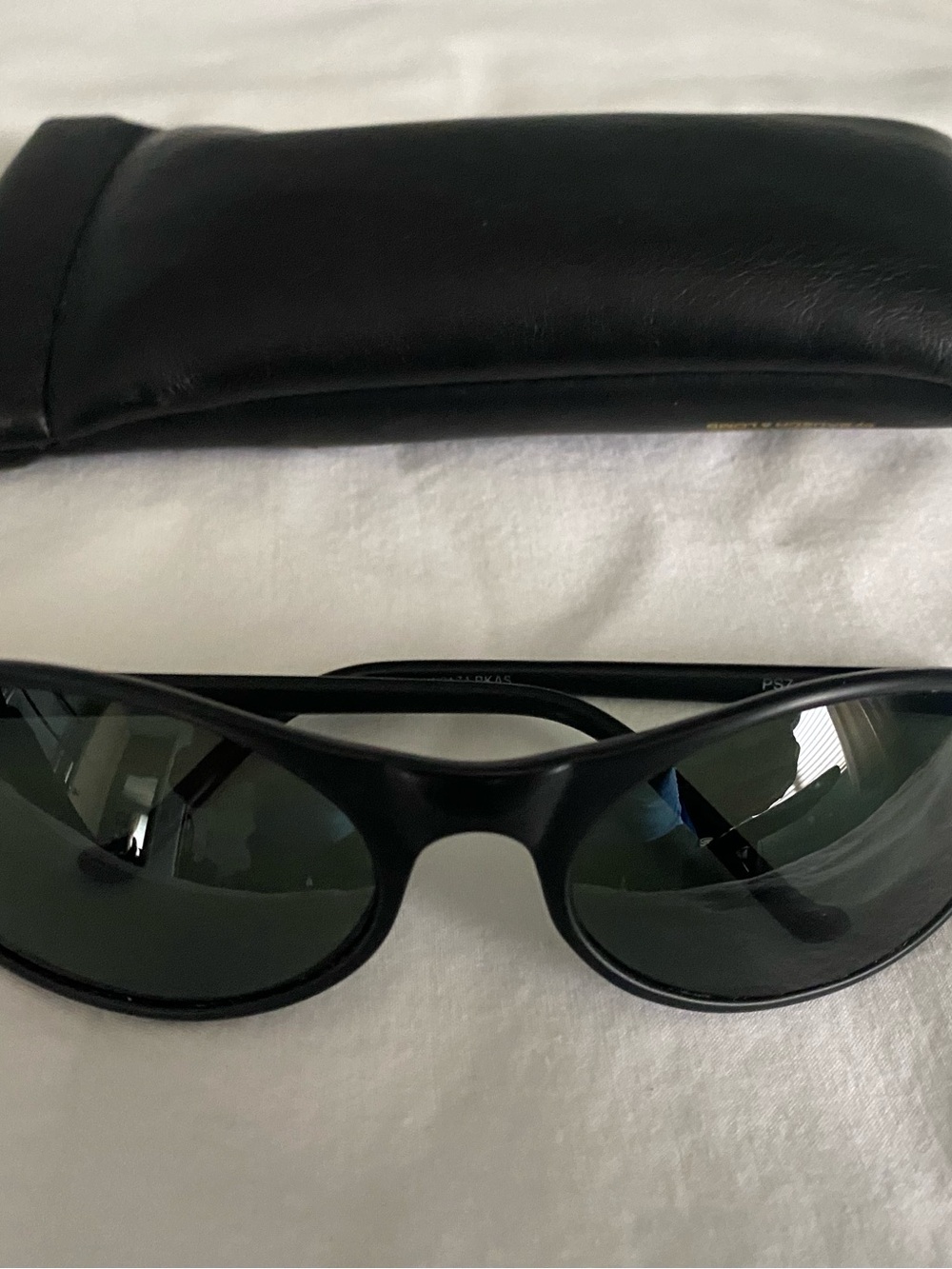 Ray-Ban Men's Black Frame with gray lenses.  Vintage Bausch and Lomb Ray Bans.